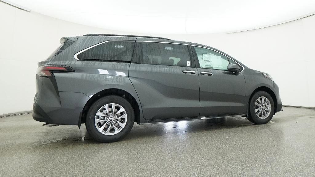 Thumbnail: 2025 Toyota Sienna - 3