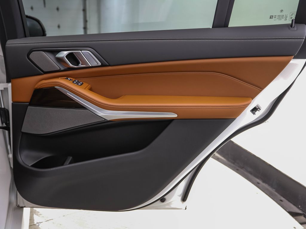Thumbnail: 2026 BMW X7 - 31