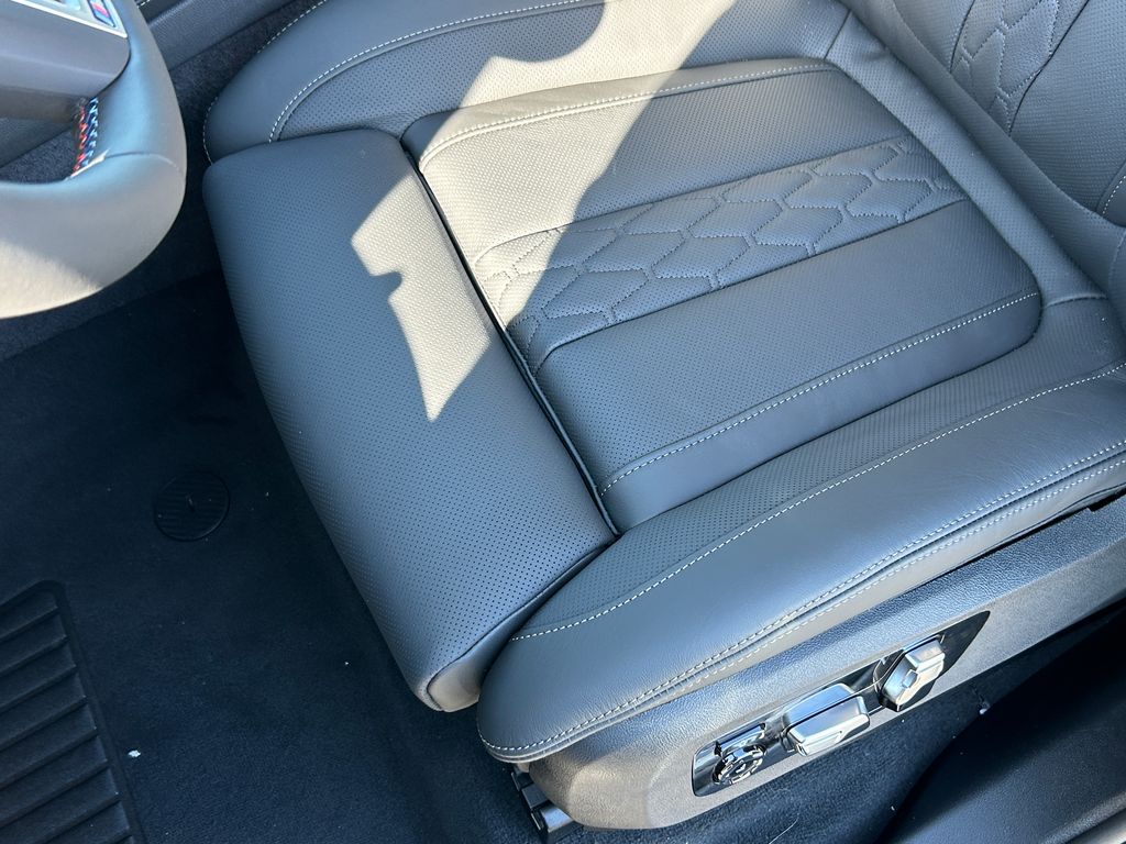 Thumbnail: 2026 BMW X7 - 15