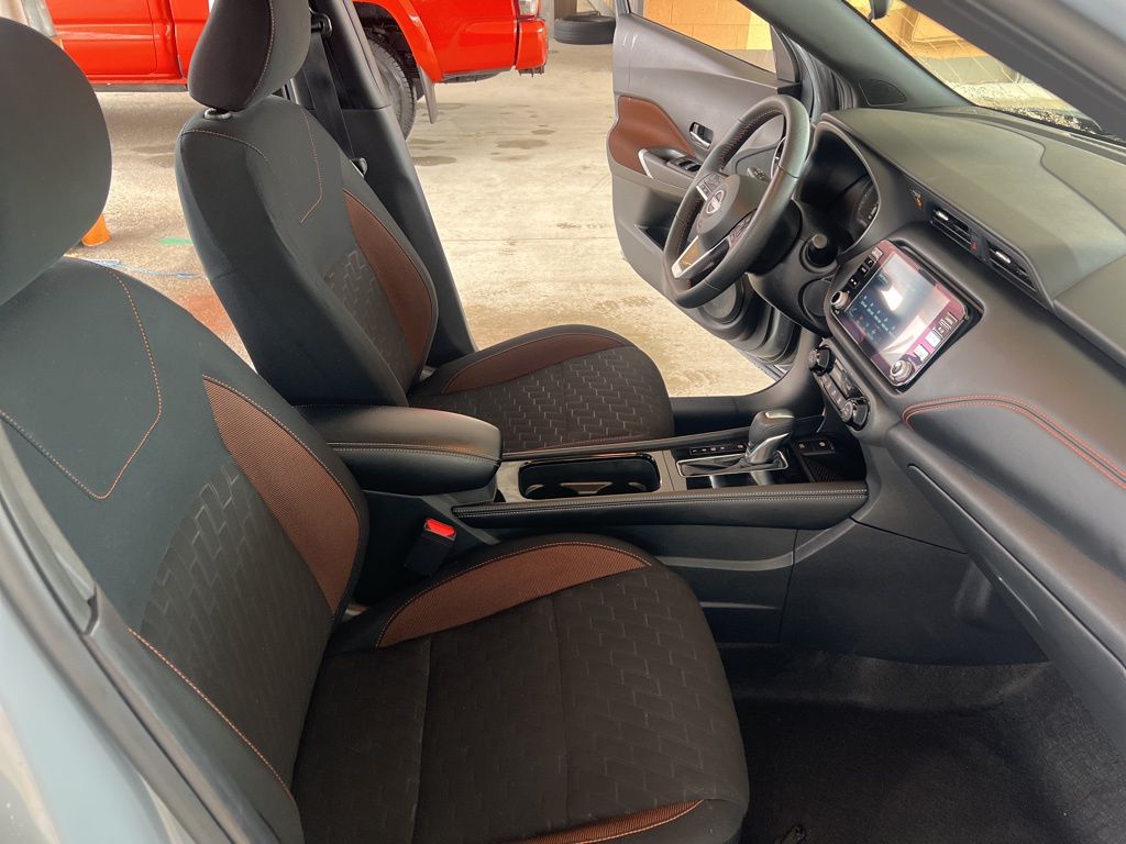 2024 Nissan Kicks SR photo