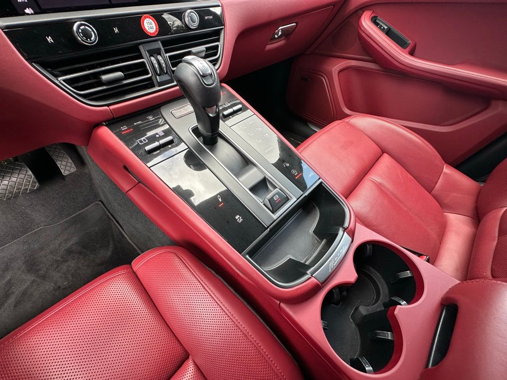 Thumbnail: 2023 Porsche Macan - 31