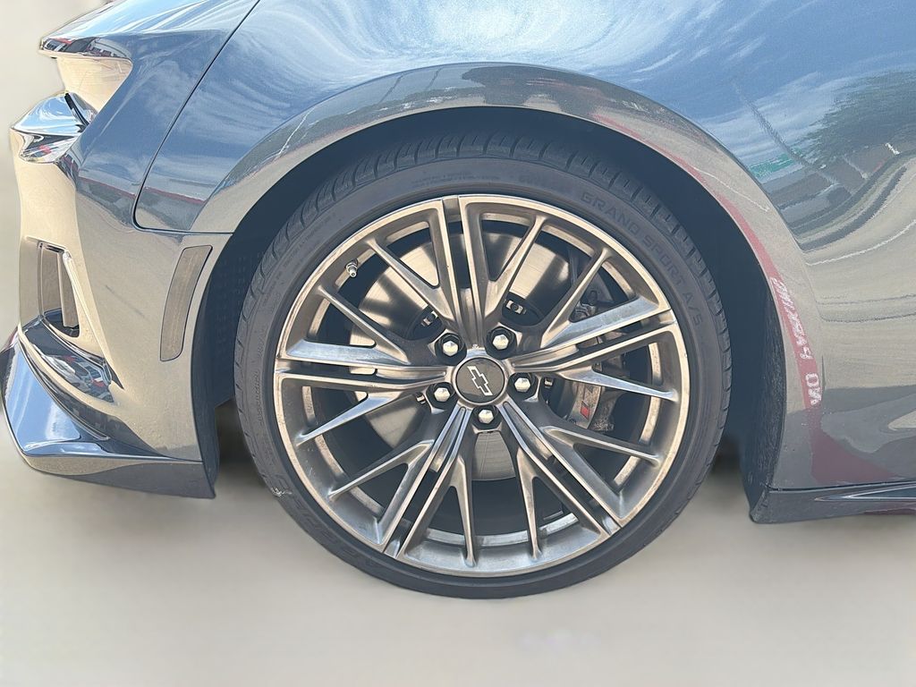 Used 2022 Gray Chevrolet ZL1 image 28