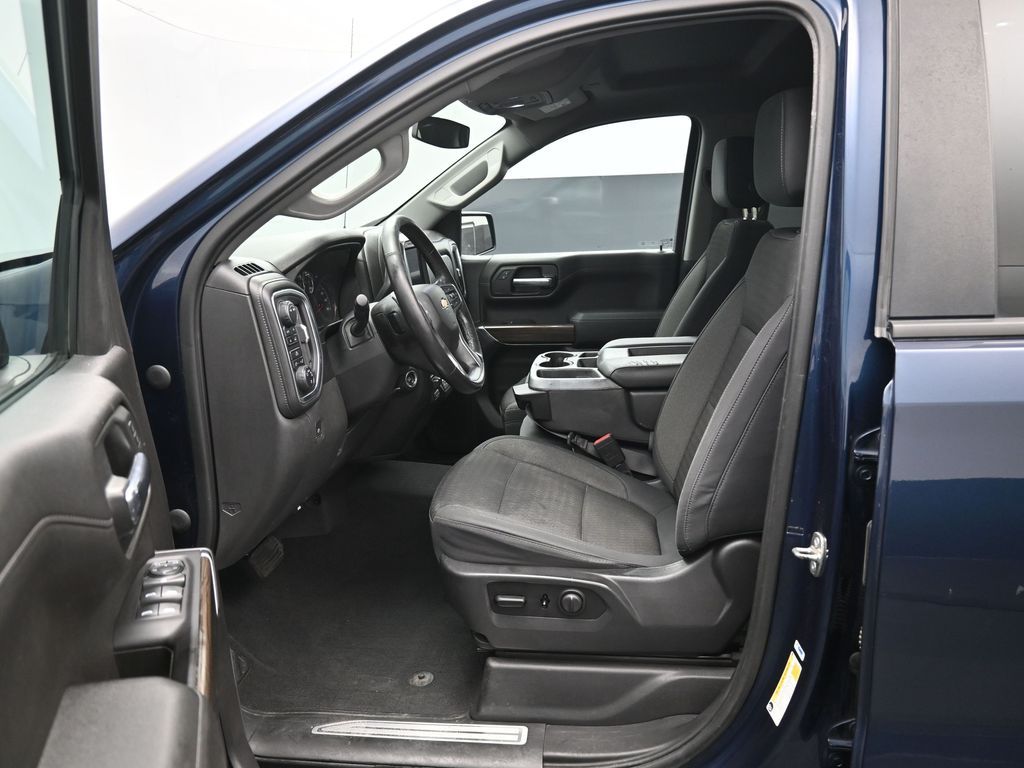 Used 2020 Chevrolet Silverado 1500 LT with VIN 3GCUYDED9LG111983 for sale in Kansas City