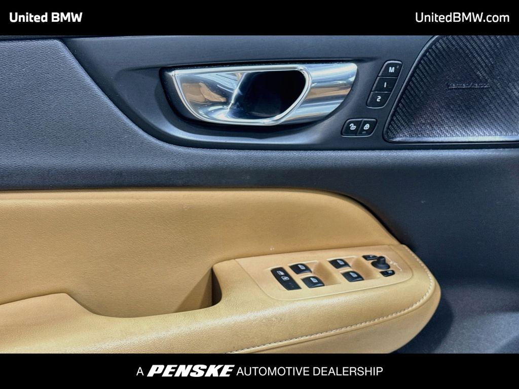 Thumbnail: 2020 Volvo S60 - 10