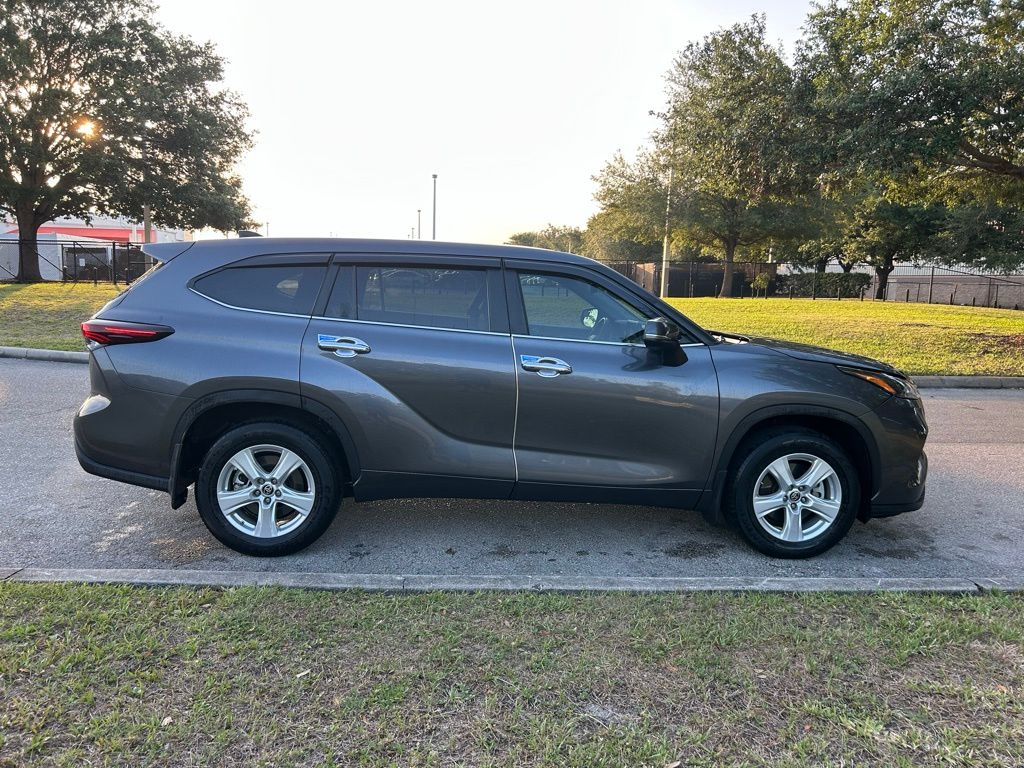 2024 Toyota Highlander LE 6