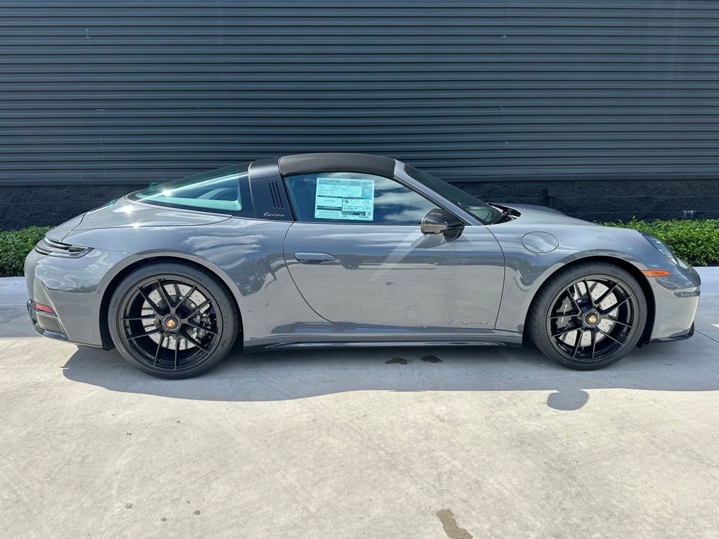 Thumbnail: 2025 Porsche 911 - 8