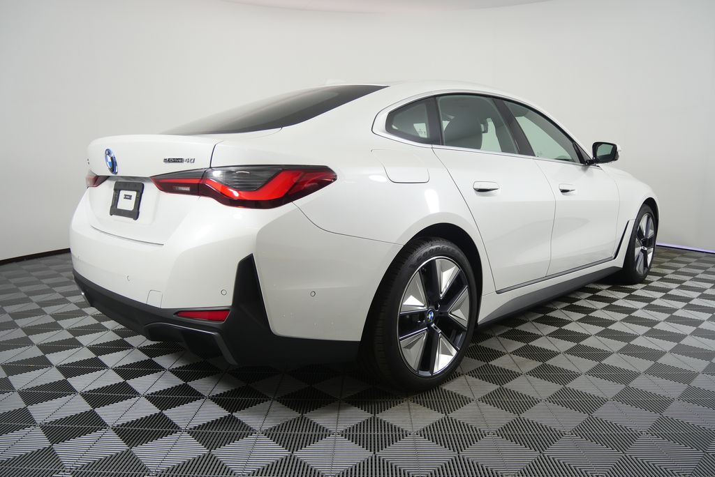Thumbnail: 2025 BMW i4 - 3