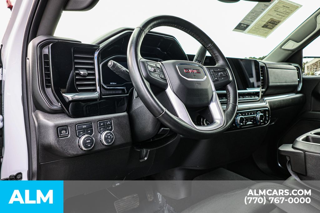 Used 2025 White GMC SLT image 27