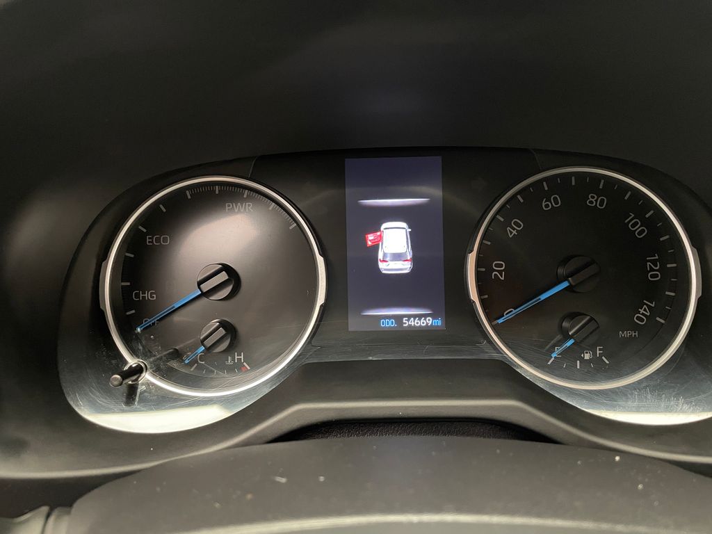 2021 Toyota RAV4 LE 23