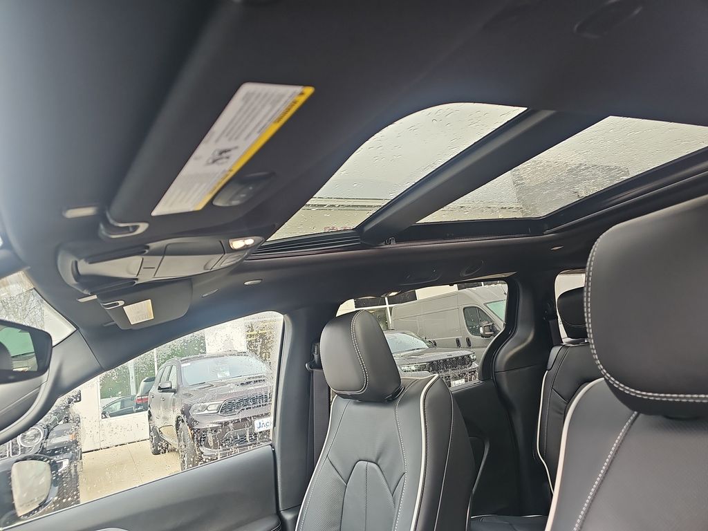 2026 Chrysler Pacifica Limited - Photo 24