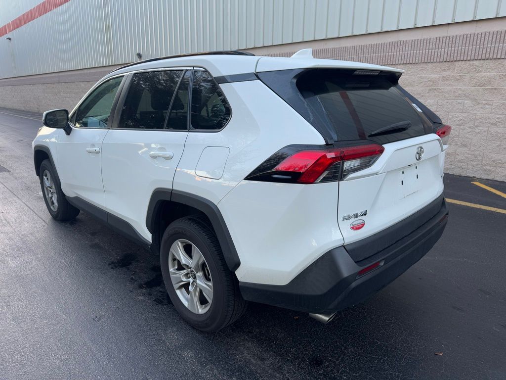 2021 Toyota RAV4 XLE 3