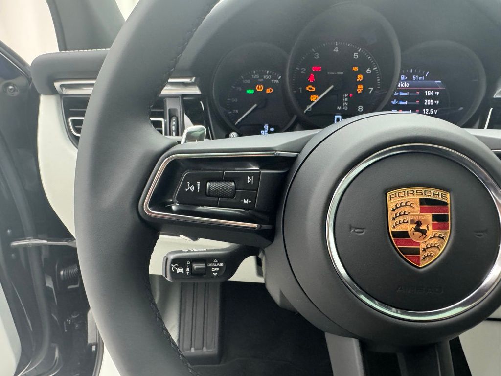 Thumbnail: 2025 Porsche Macan - 32