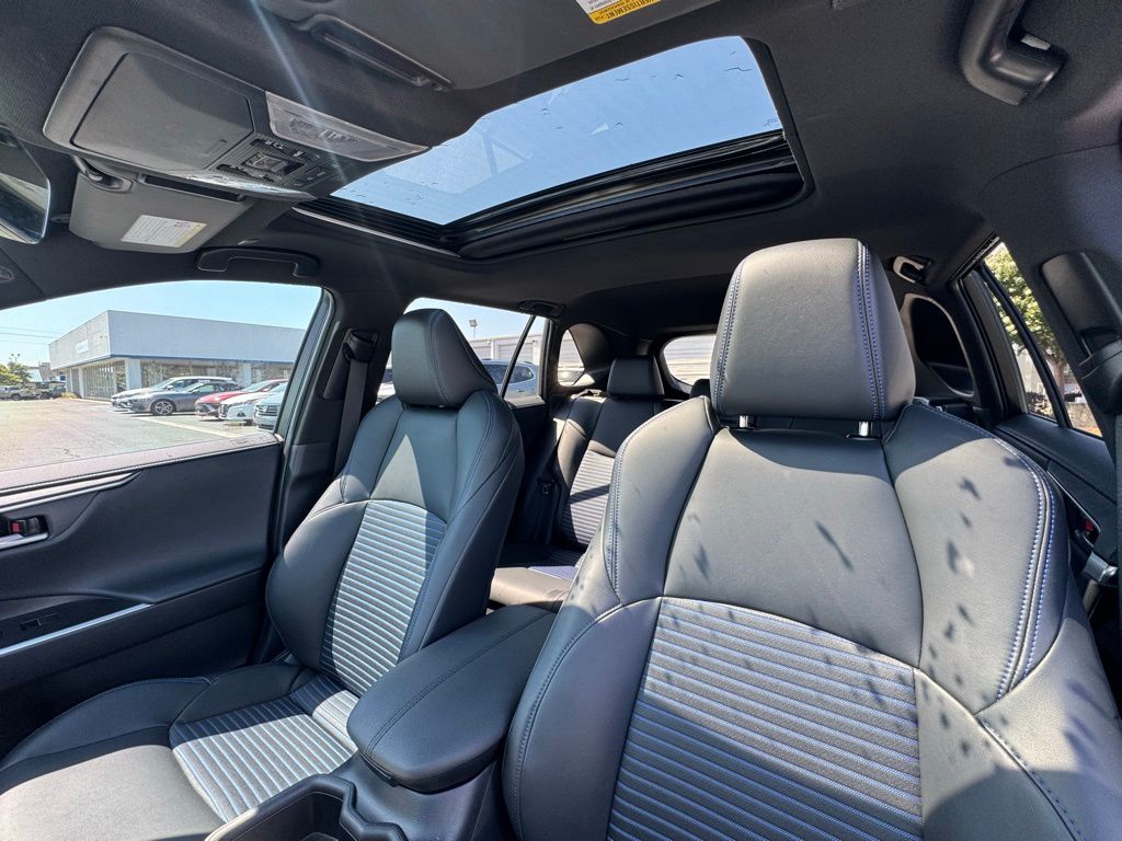 2025 Toyota RAV4 Hybrid XSE Wind Chill Pearl/Midnight Black Metallic - Jim Hudson Acura - Image 18