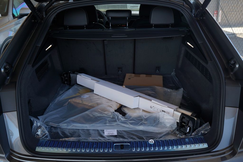 Thumbnail: 2025 Audi Q8 - 11