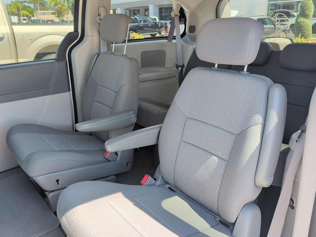 2010 Bright Silver Metallic Clearcoat Dodge Grand Caravan Hero FWD Van