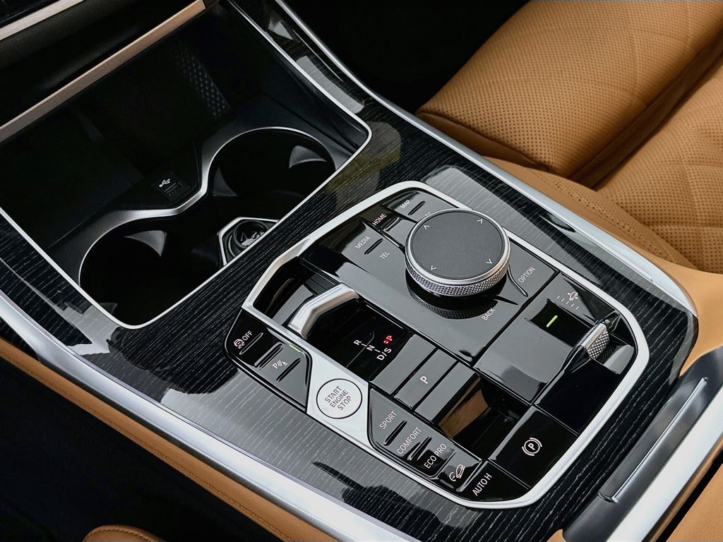 Thumbnail: 2027 BMW X7 - 15