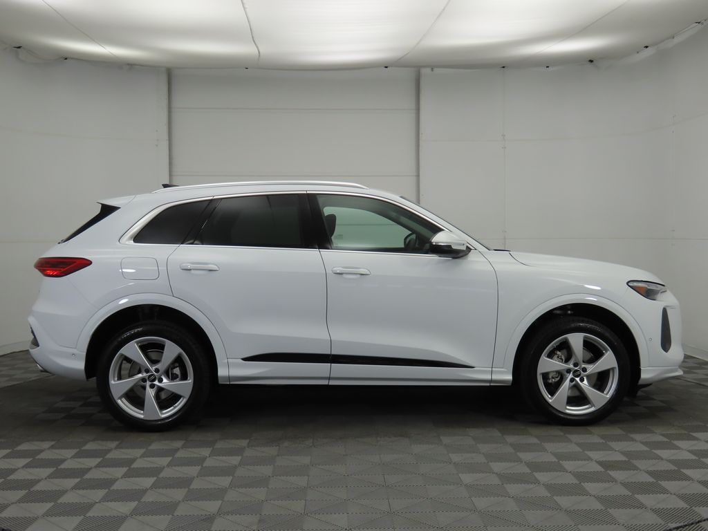 Thumbnail: 2025 Audi Q5 - 4