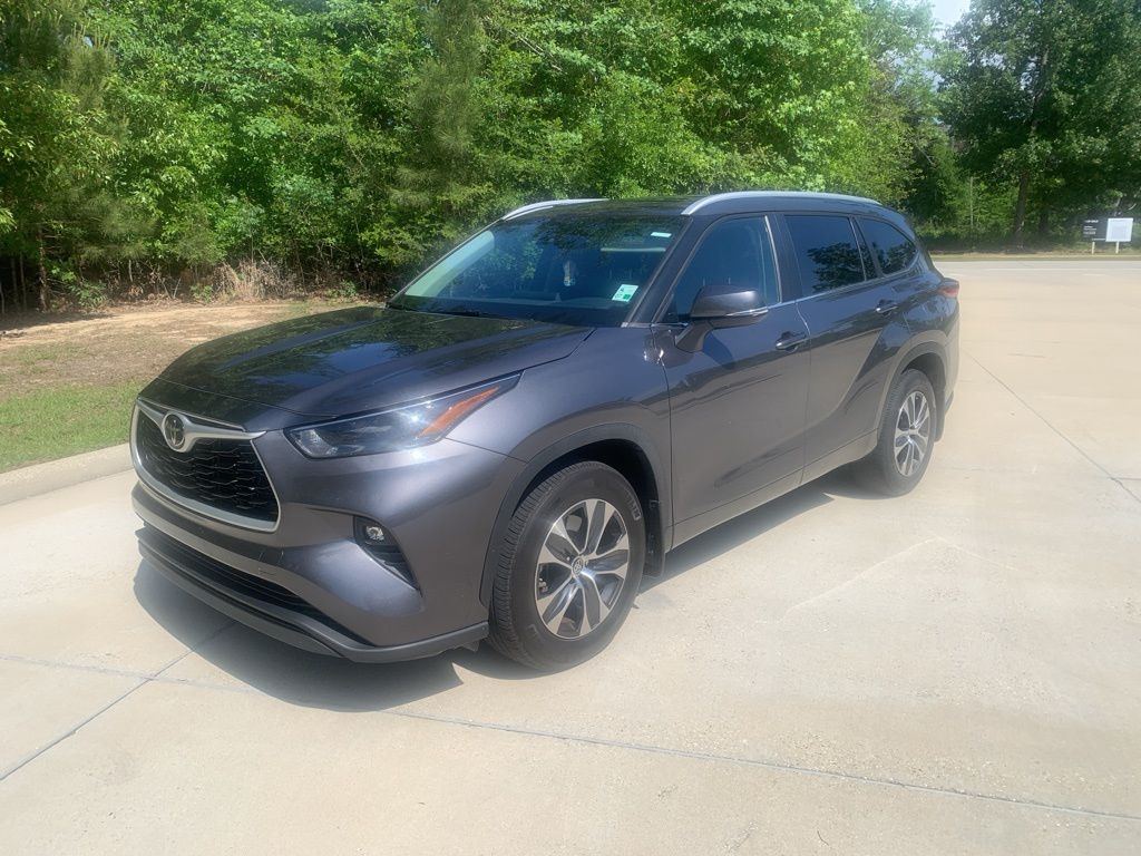 2023 Toyota Highlander XLE FWD
