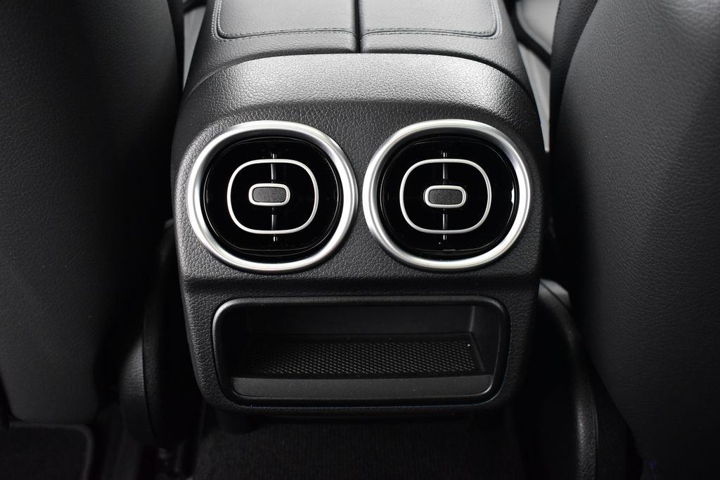 Thumbnail: 2025 Mercedes-Benz C-Class - 32