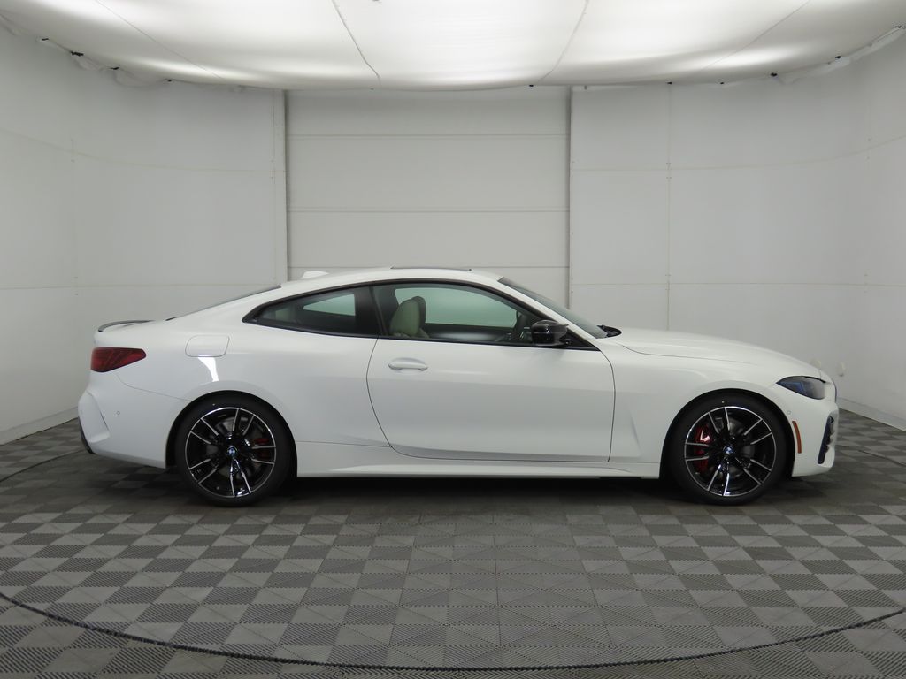 Thumbnail: 2026 BMW 4 Series - 4