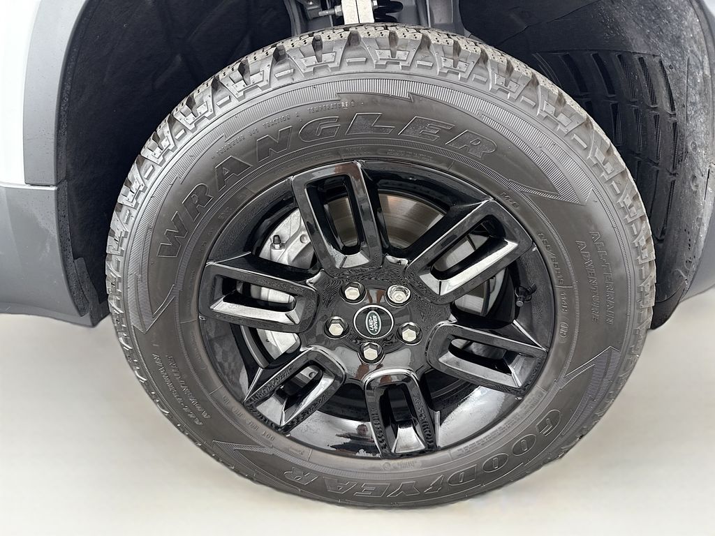 Thumbnail: 2025 Land Rover Defender - 31