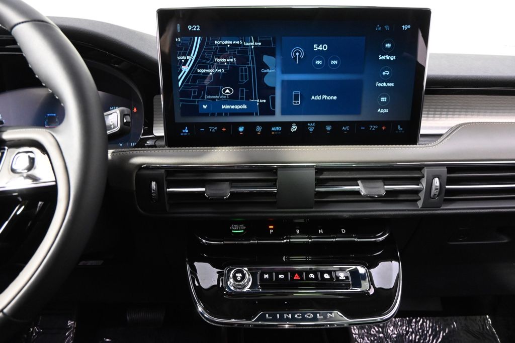 New 2026 White Lincoln Premiere image 27