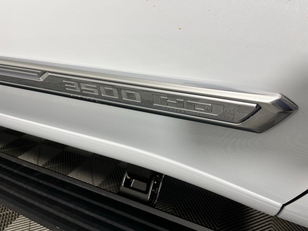 Thumbnail: 2026 Chevrolet Silverado 3500 - 9