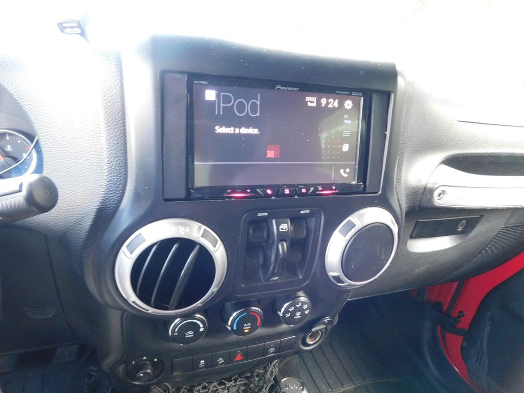 Thumbnail: 2013 Jeep Wrangler - 9