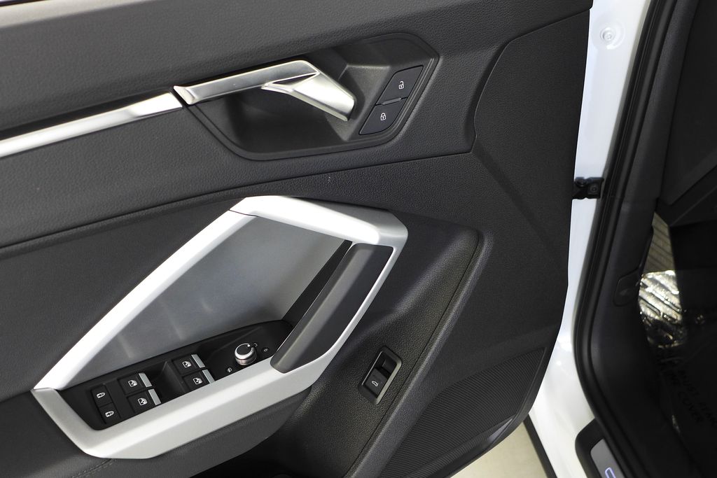 Thumbnail: 2023 Audi Q3 - 12