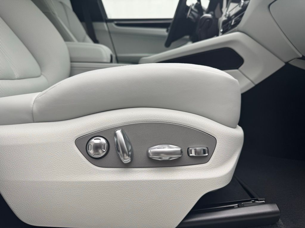 Thumbnail: 2025 Porsche Macan - 19