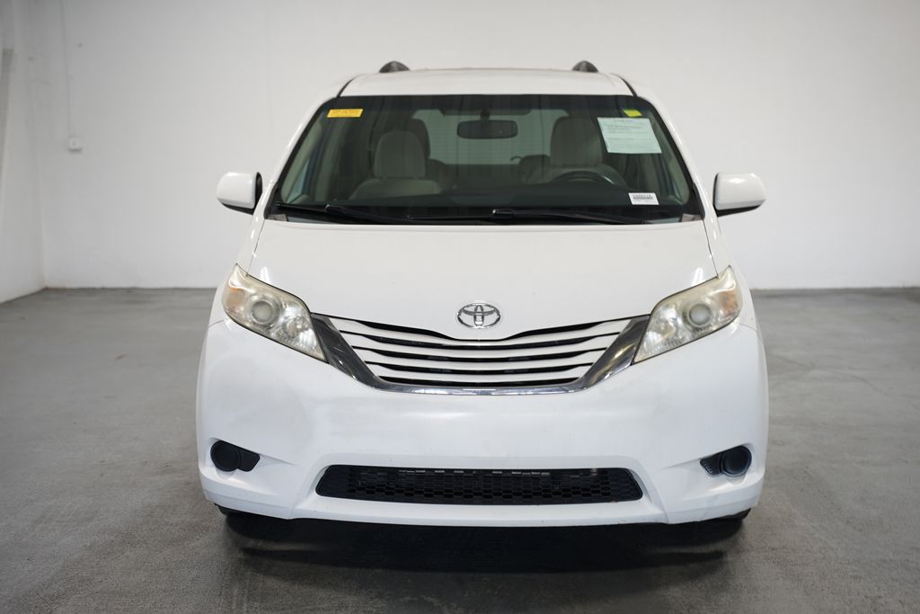 Thumbnail: 2015 Toyota Sienna - 2