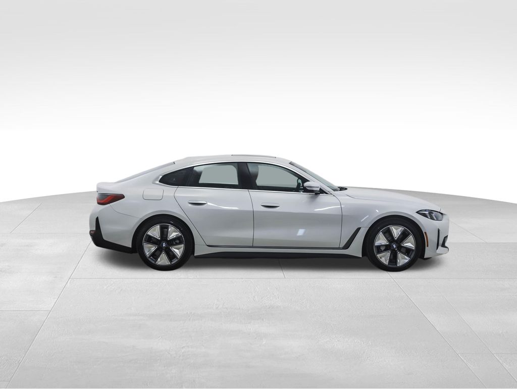 Thumbnail: 2026 BMW i4 - 6