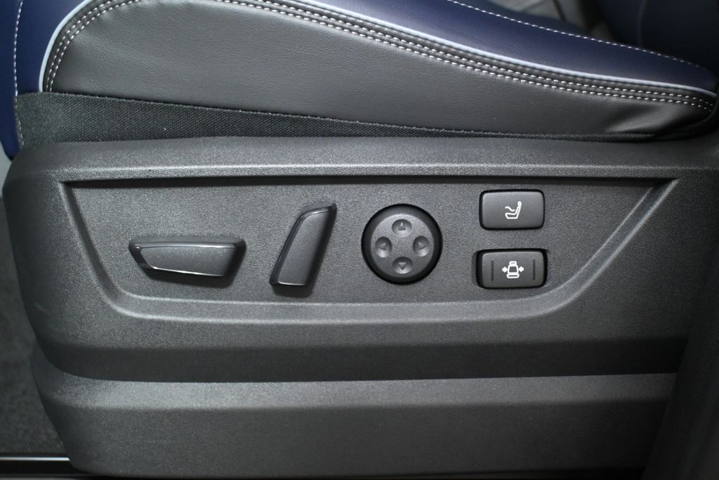 Thumbnail: 2026 INFINITI QX80 - 26