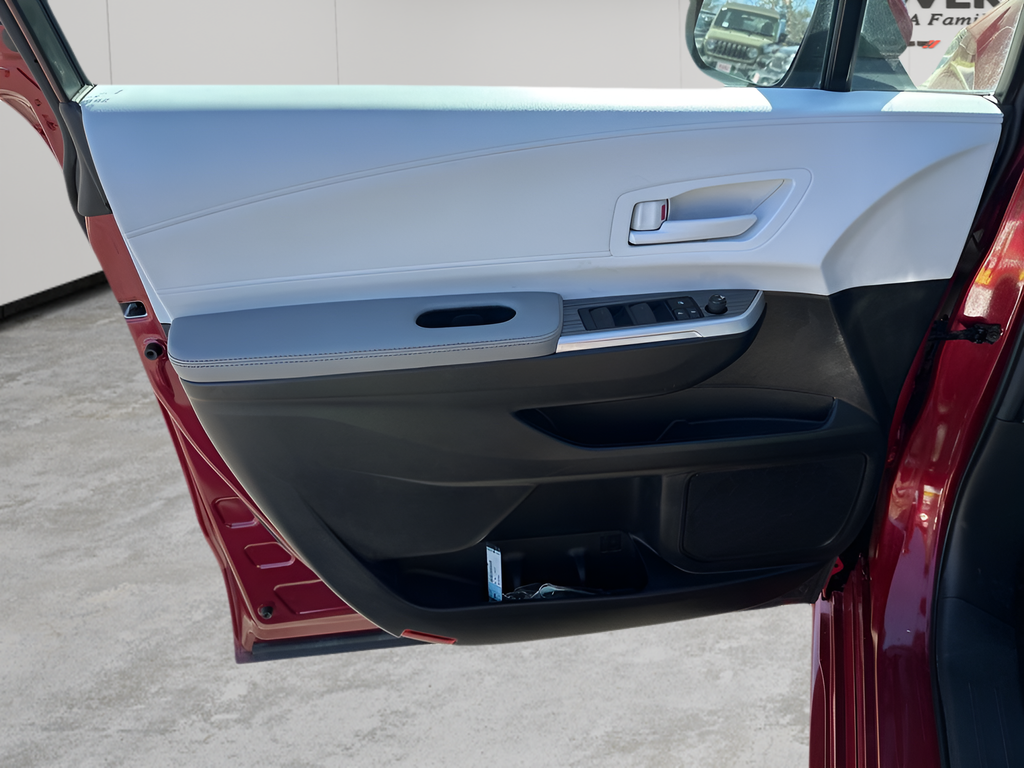 Used Car 2025 Toyota Sienna  Le For Sale Under $50,000 In Austin, Texas