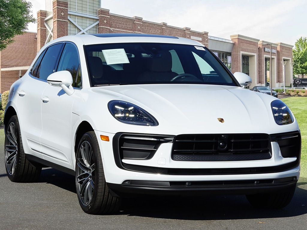 Thumbnail: 2024 Porsche Macan - 3