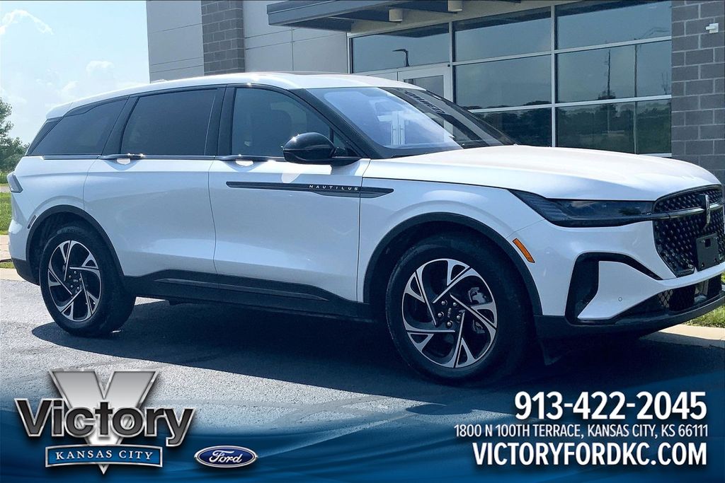 White Platinum Clearcoat Metallic 2025 Lincoln Nautilus SUV / Crossover All-Wheel Drive Continuously Variable Transmission