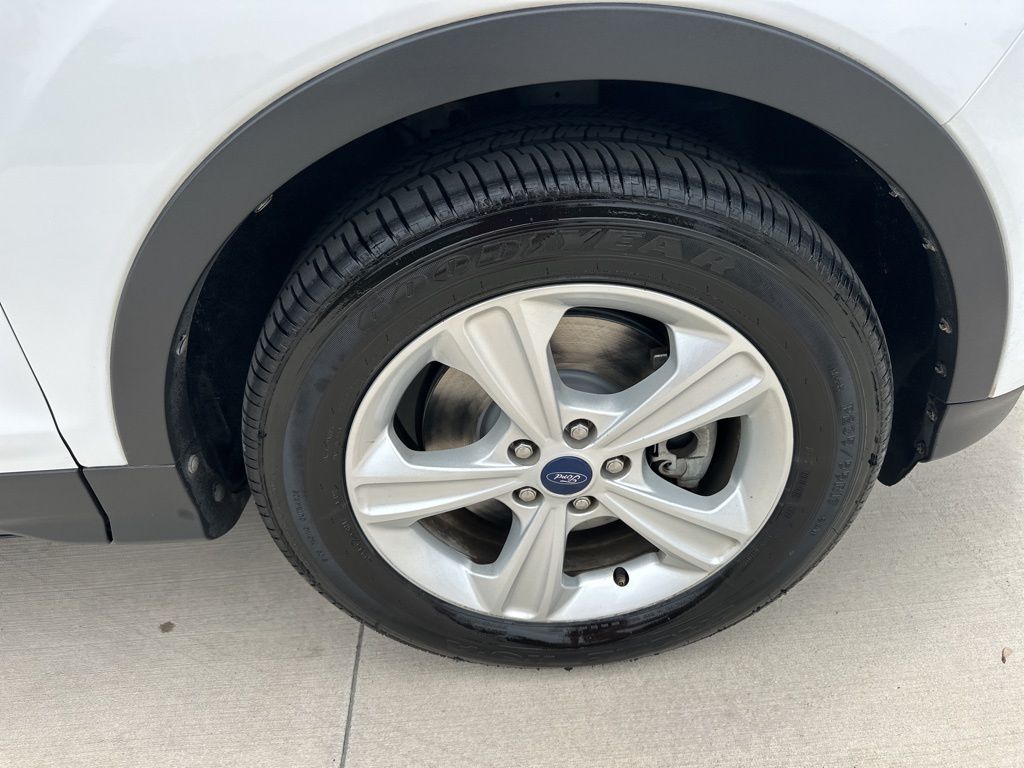 2014 Oxford White Ford Escape SE 4X4 SUV