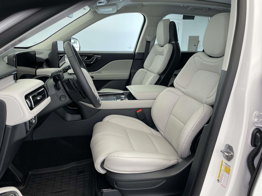 2026 Lincoln Aviator Reserve White at Phil Fitts Ford