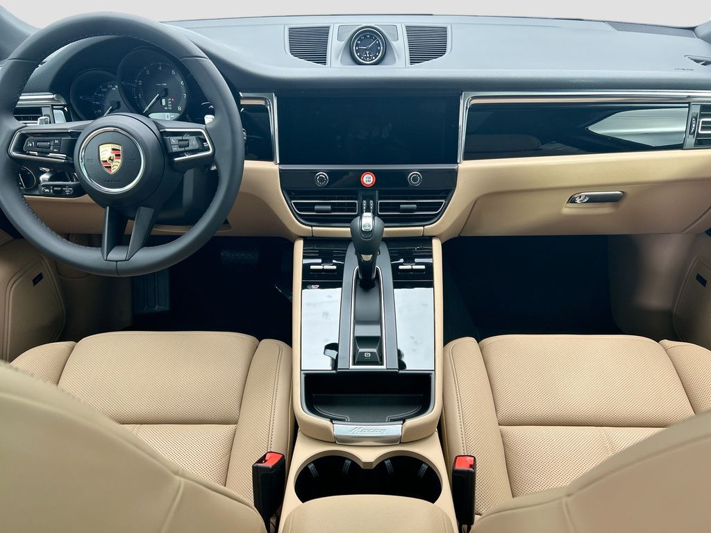 Thumbnail: 2026 Porsche Macan - 16