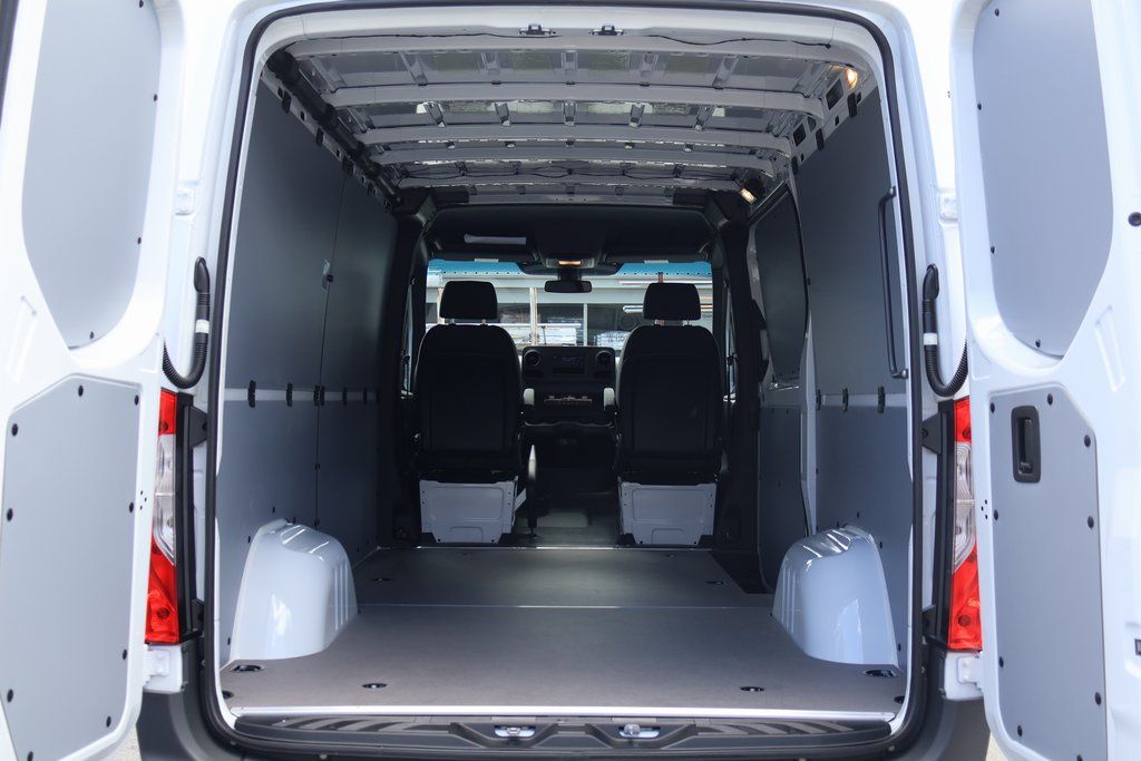 Thumbnail: 2026 Mercedes-Benz Sprinter - 8