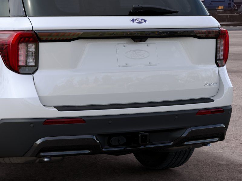 New 2027 Star White Metallic Tri-Coat Ford ST-Line image 23