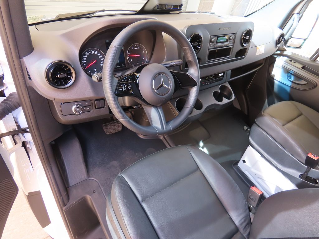Thumbnail: 2025 Mercedes-Benz Sprinter - 8