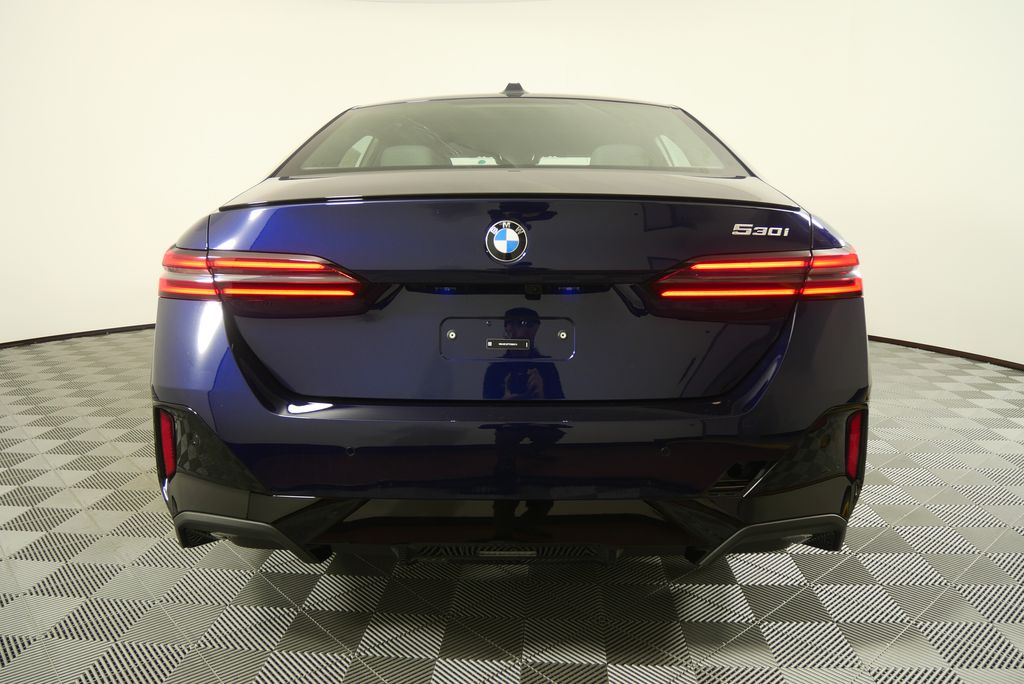 Thumbnail: 2026 BMW 5 Series - 4
