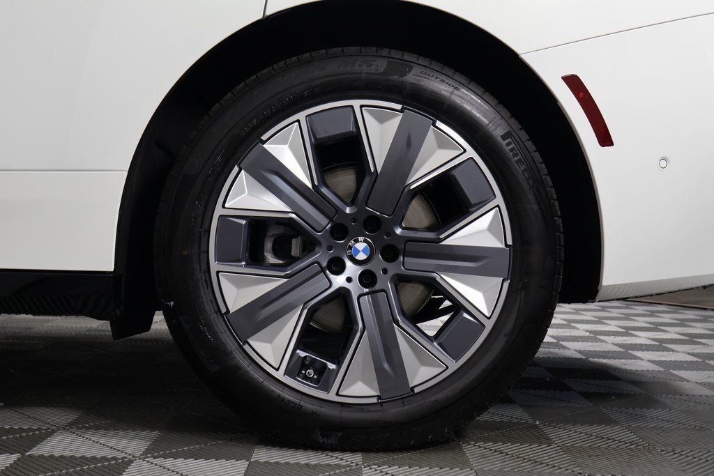 Thumbnail: 2026 BMW iX - 10