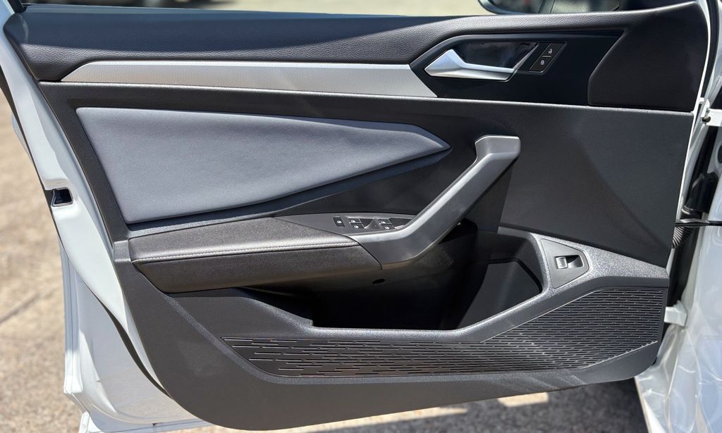 2025 Volkswagen Jetta 1.5T SE - 9