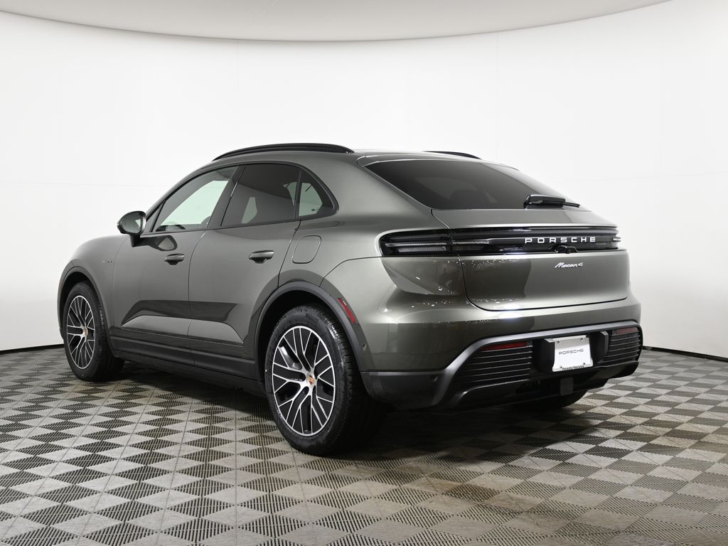 Thumbnail: 2026 Porsche Macan - 3