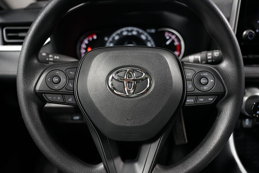 2025 Toyota RAV4 XLE 12