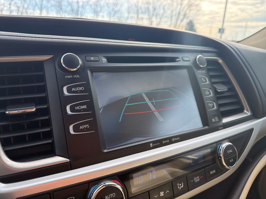 Thumbnail: 2017 Toyota Highlander - 31