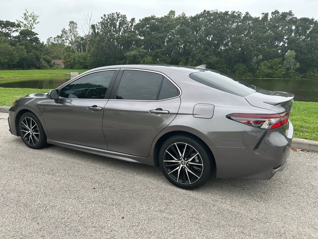 2022 Toyota Camry SE 3