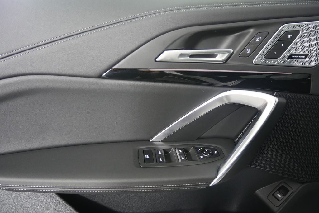 2025 BMW X1 xDrive28i 8